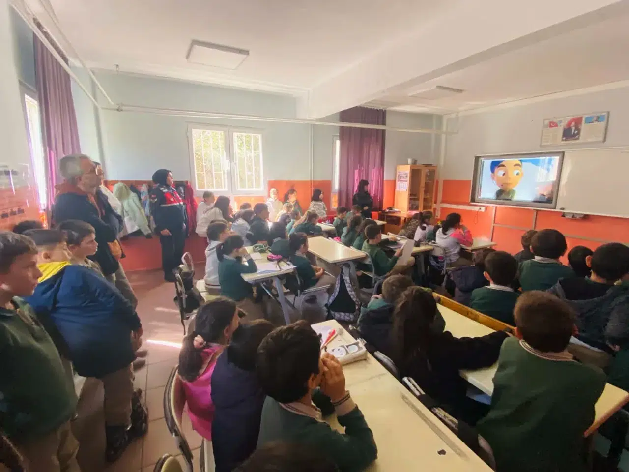 Artvin'de İlkokul Öğrencilerine Jandarma Tanıtımı ve Güvenlik Eğitimi