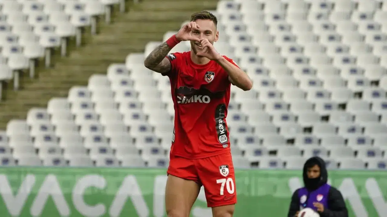 Denis Dragus KİMDİR, Süper Lig’de hangi takımla anlaştı? Denis Dragus kaç yaşında, mevki, oynadığı takımlar