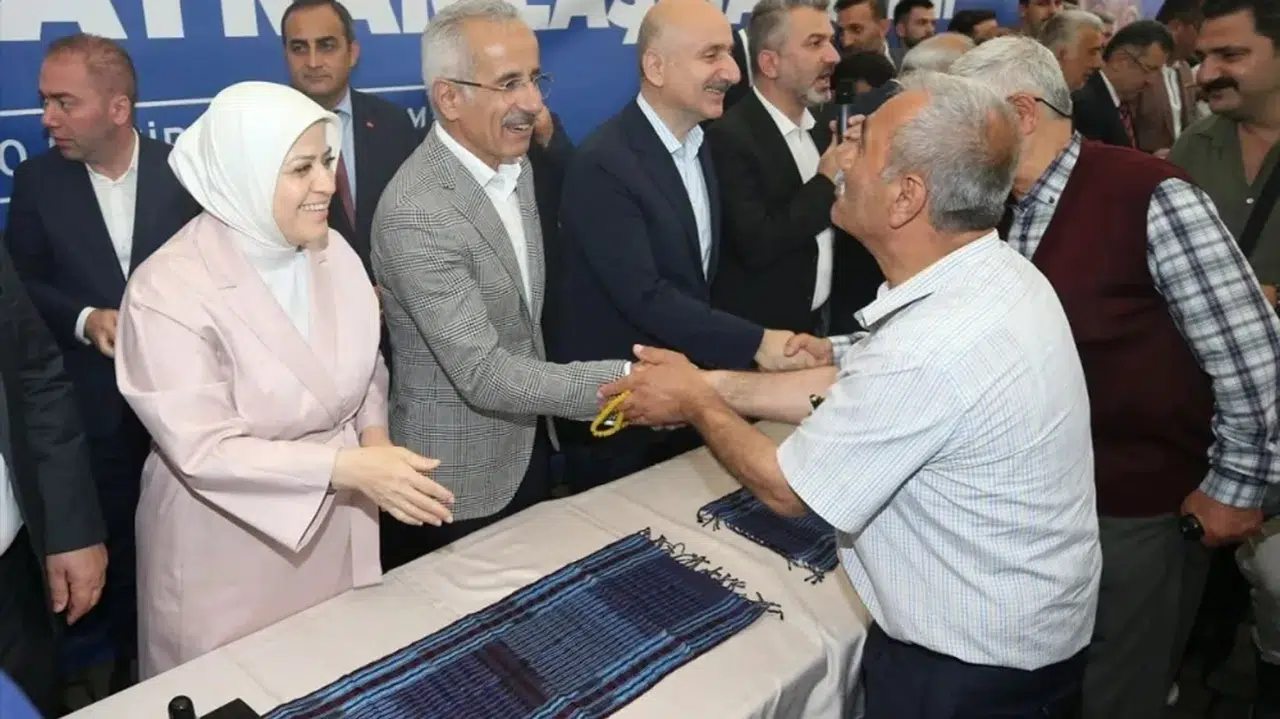 Ulaştırma ve Altyapı Bakanı Uraloğlu, Trabzon'da bayramlaşma törenine katıldı: