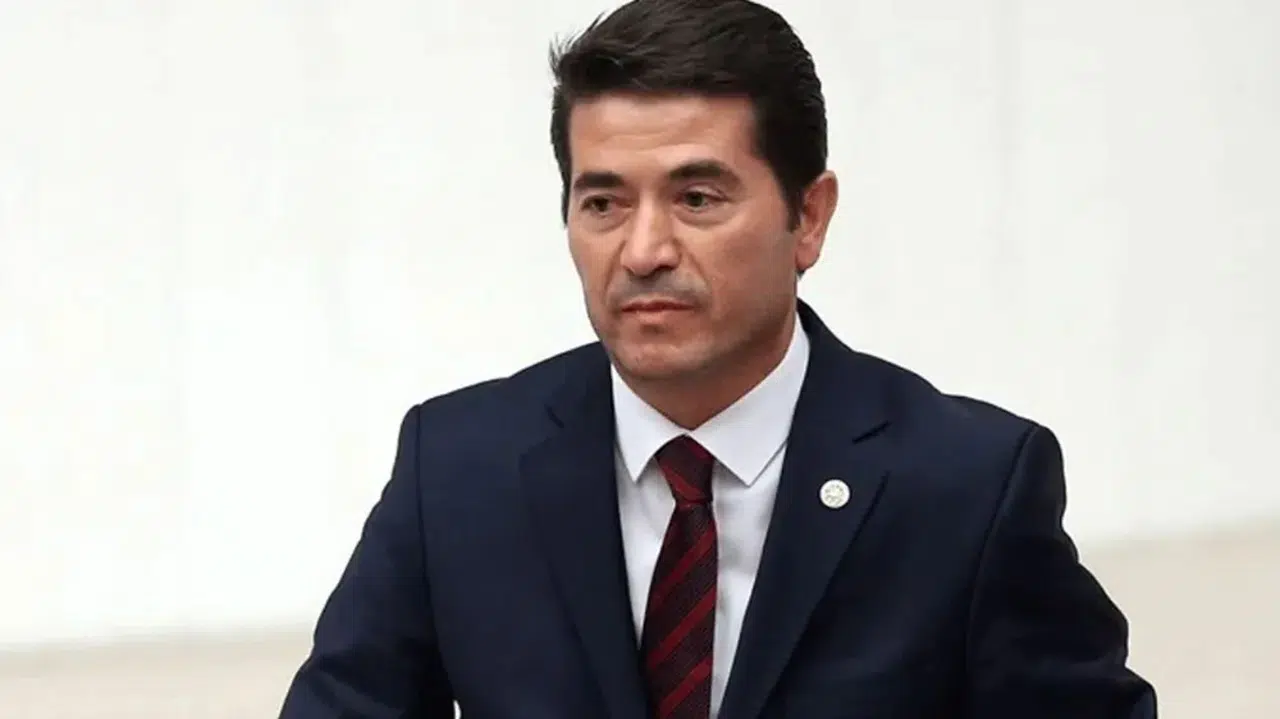 Ahmet Kaya Kendi Ekibini Kuruyor