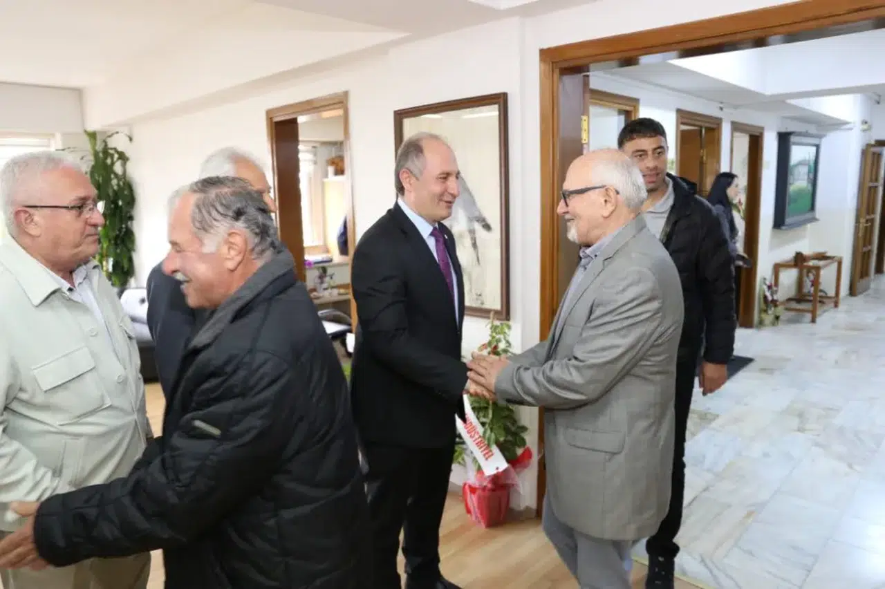 Başkan Ataselim Bayramlaşma Programında Vatandaşları Ağırladı