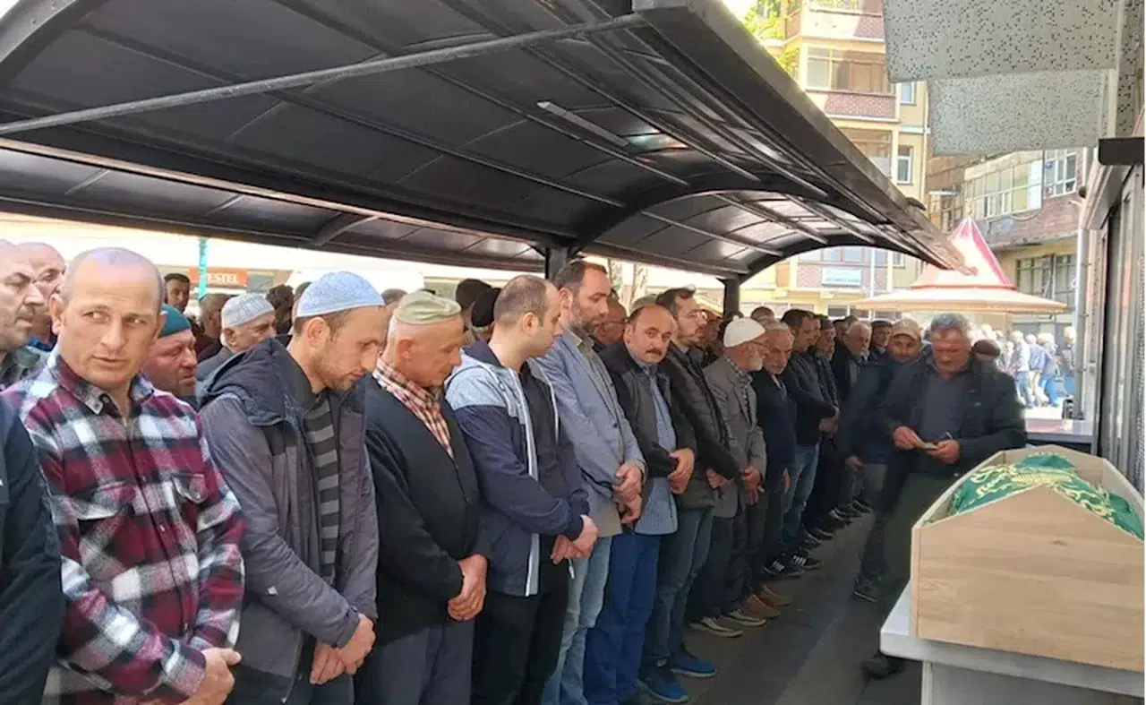 Artvin'de oğlunun kullandığı iş makinesinin çarptığı kişi öldü