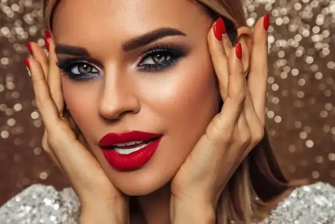Uzman isimden 'aşırı makyaj' uyarısı: Ciltte derin yanıklara neden olabilir