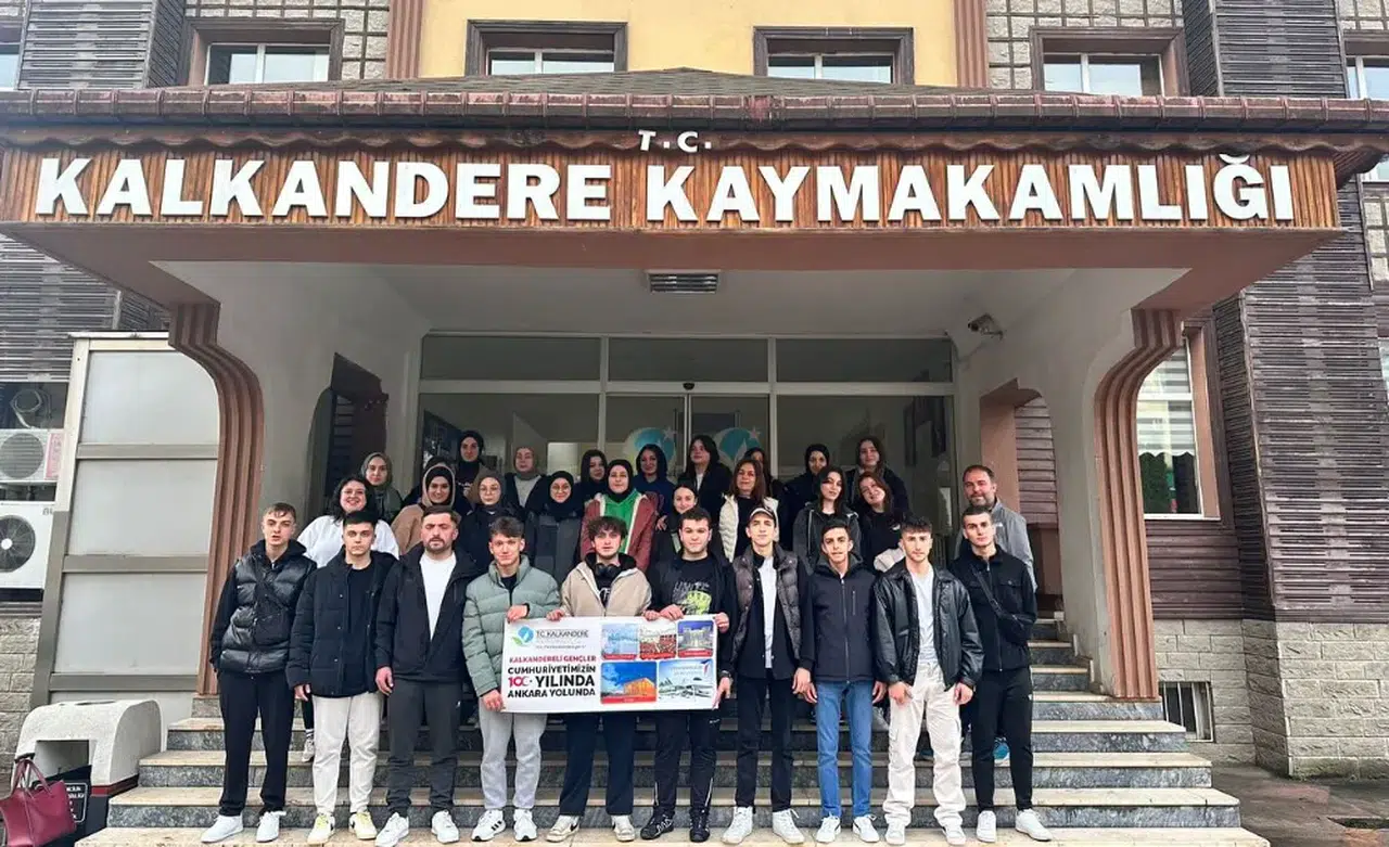 Kalkandere Kaymakamlığı öğrenciler için Ankara gezisi düzenledi