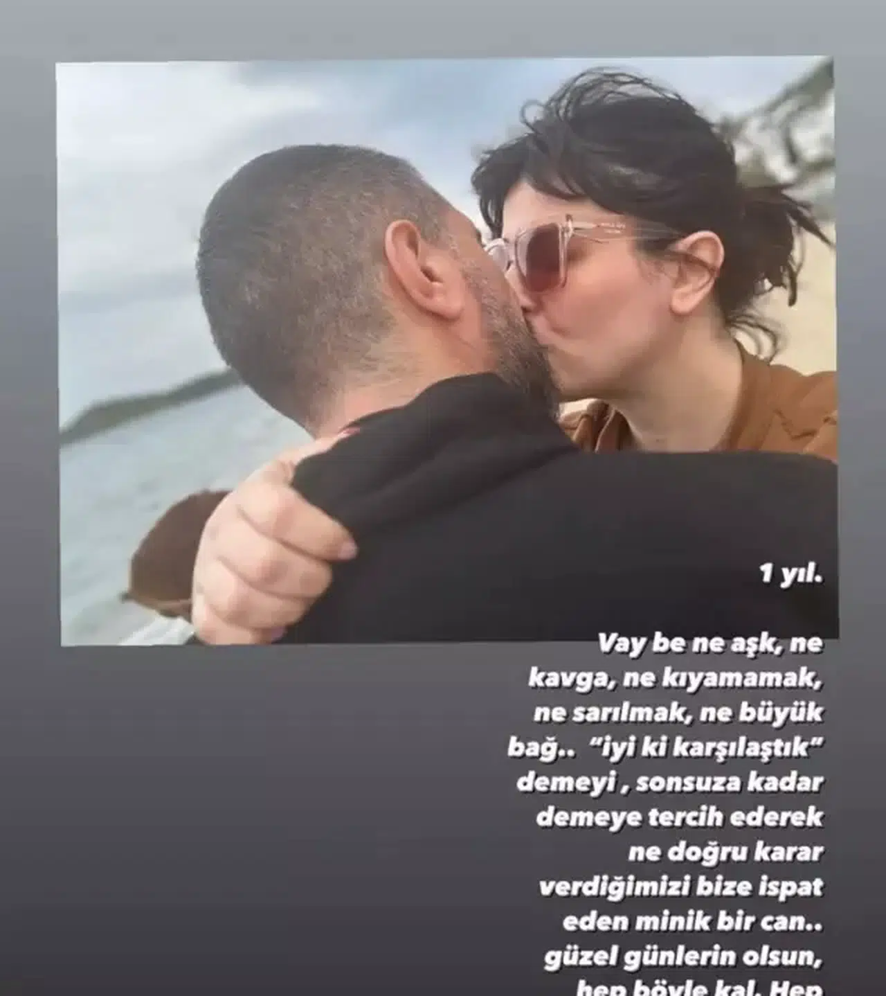 8 aylık hamile Gonca Vuslateri eşiyle dudak dudağa pozunu paylaştı