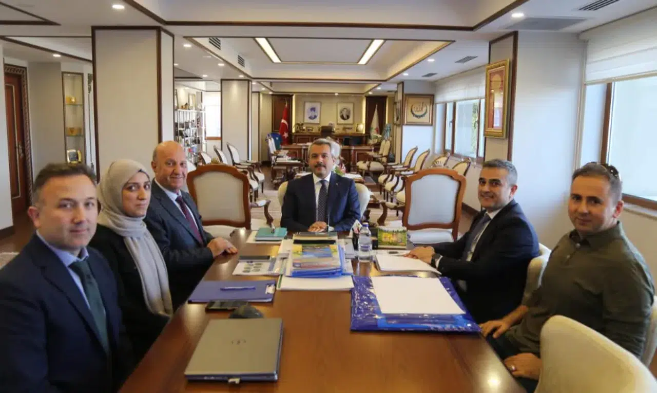 Valilikte Rize'de devam eden projeler için toplantı düzenlendi