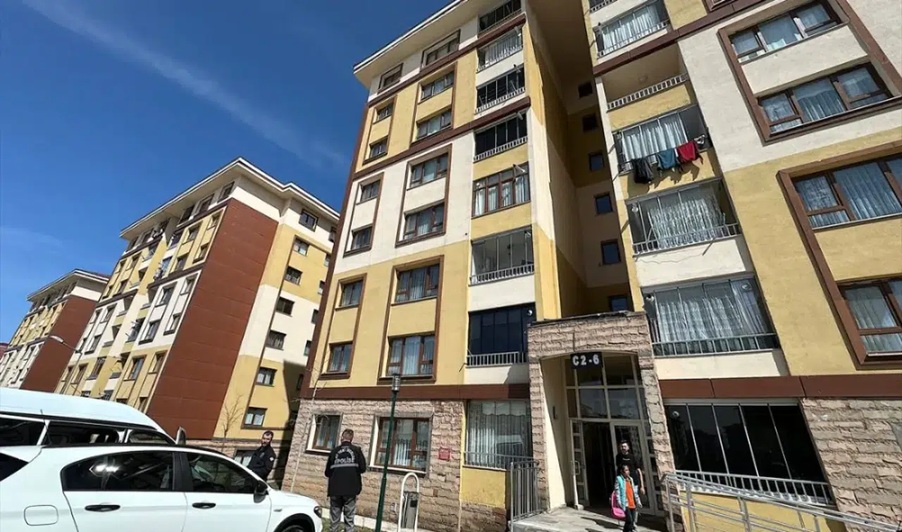 Erzurum'da 3. kattaki balkondan düşen çocuk ağır yaralandı