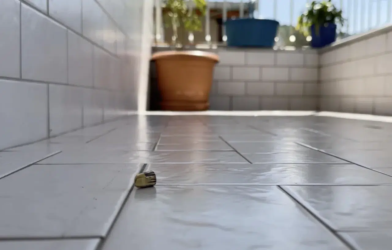 Rize'de bir evin balkonunda bulunan sepete mermi isabet etti