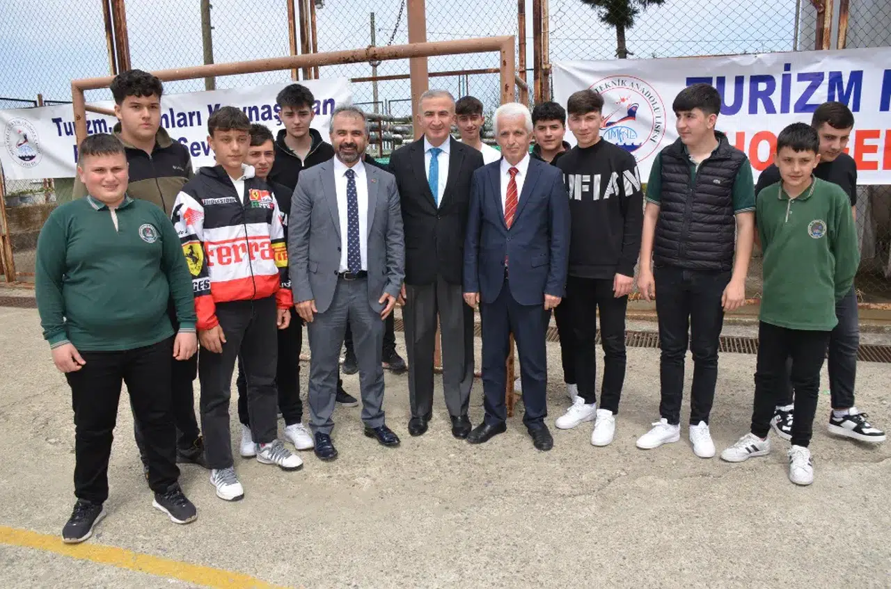 İyidere Kaymakamlığı'ndan "Geleceğin Şefleri Yarışıyor" etkinliği