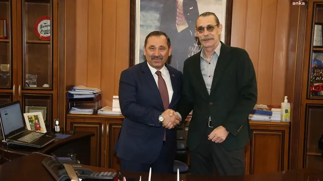 Belediyeyi borçsuz devraldık demişti. Eski Başkan Enver Demirel'den Erdal Beşikçioğlu'na yanıt geldi