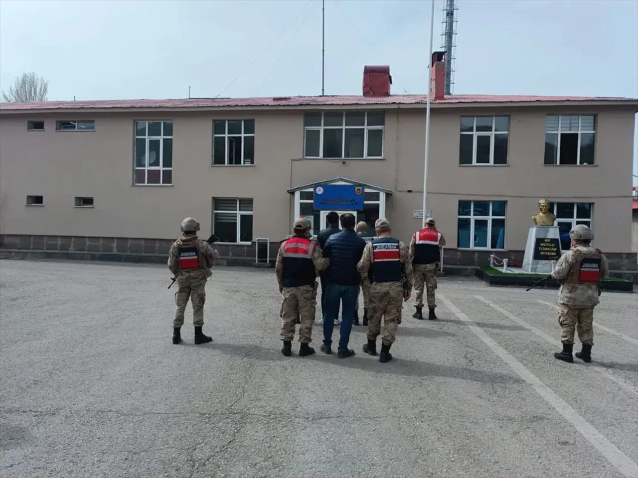 Erzurum'da "JASAT Mercek-6" operasyonunda yakalanan 2 zanlı tutuklandı