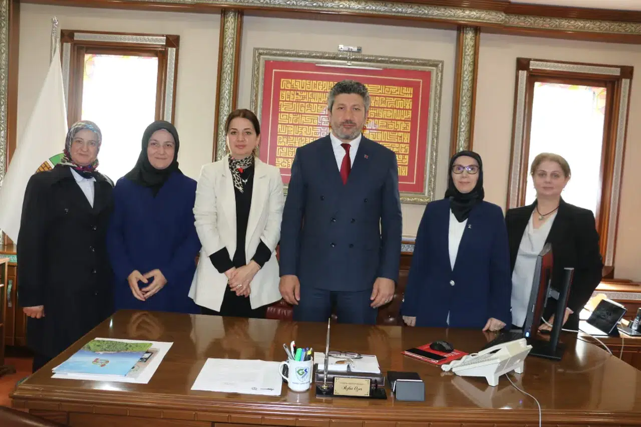 Ak Parti Kadın Kolları Başkan Rıfat Özer'i ziyaret etti