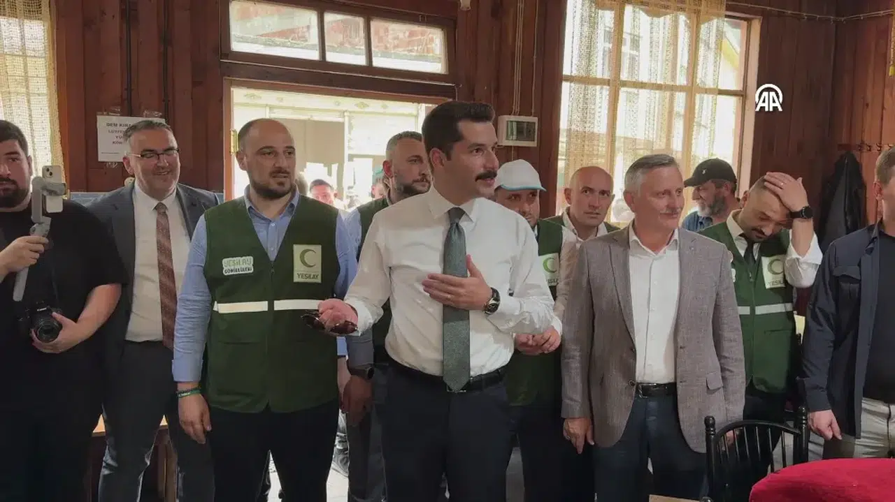 Rize'de kahvehanelerde oturanlar "Sağlıklı Yaşam" yürüyüşüne davet edildi