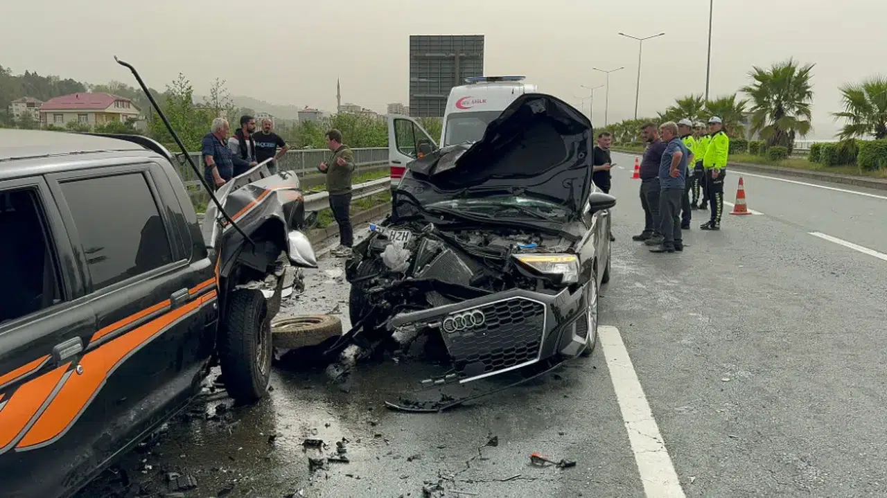 Rize'de kontrolden çıkan otomobil kamyonete çarptı; 1 yaralı