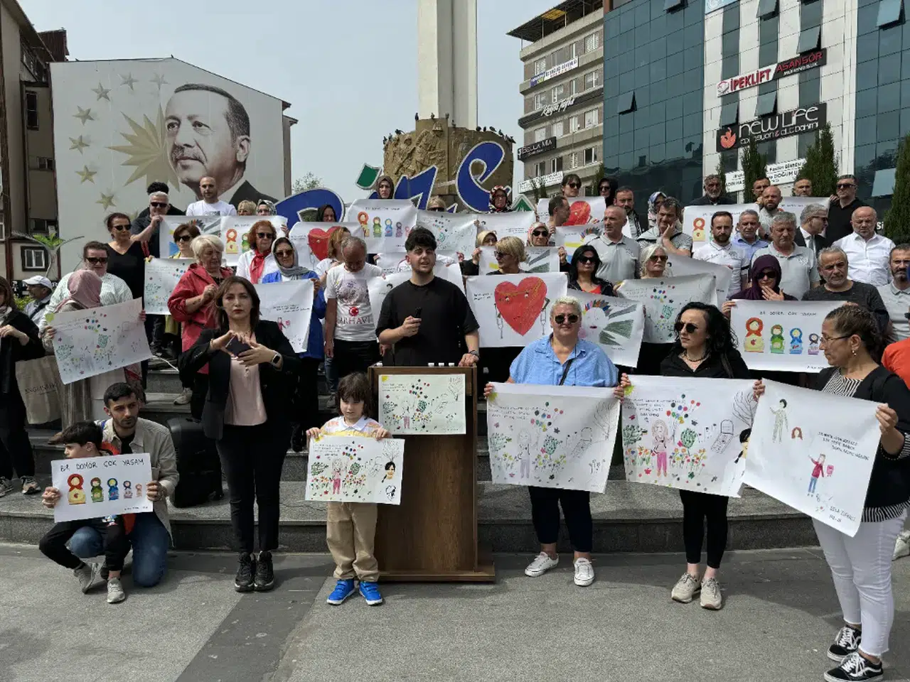Rize'de kalp nakli bekleyen Esila için organ bağışı kampanyası düzenlendi