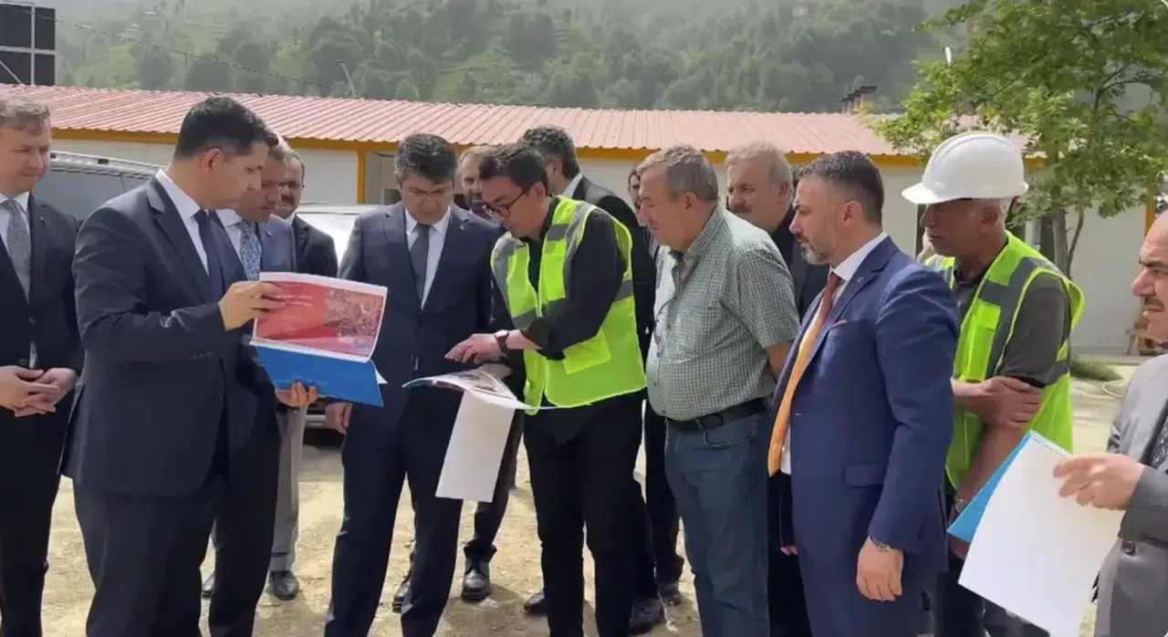 Bakan Yardımcısı Kırbıyık'tan Güneysu Devlet Hastanesi inşaatına ziyaret