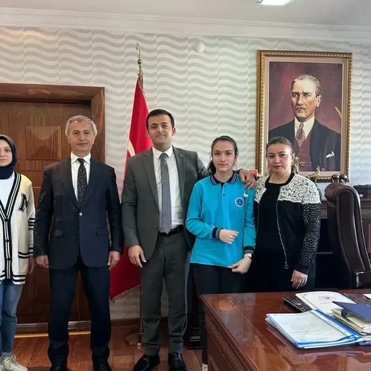 Erzurum'da en çok kitap okuyan öğrenciler altınla ödüllendirildi