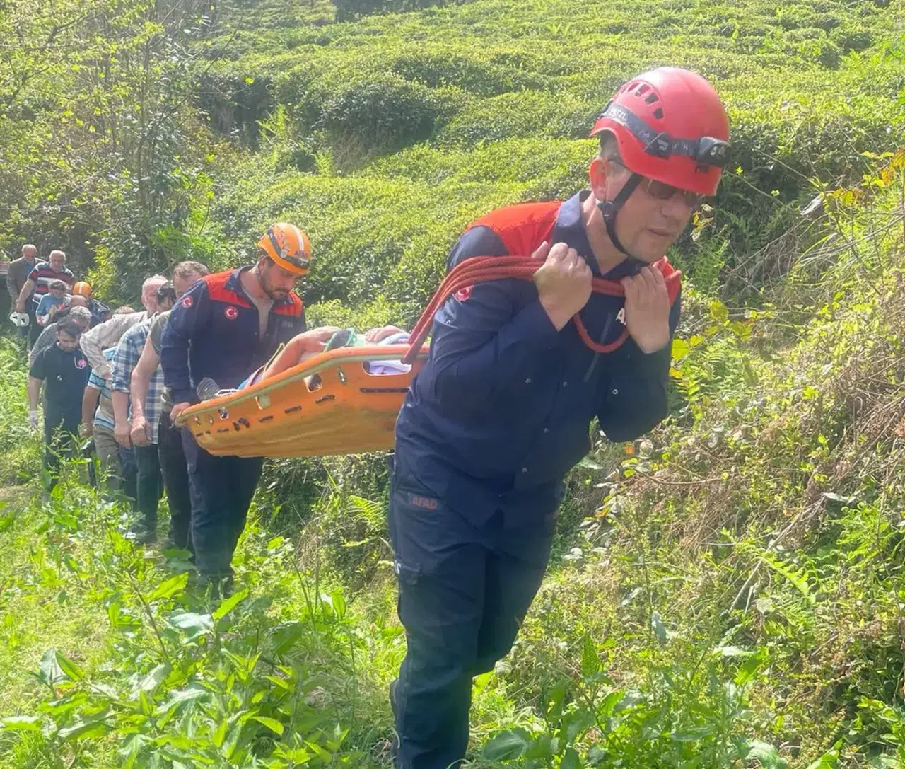 Rize'de yük taşımak için kullanılan teleferikten düşen 2 kişi yaralandı