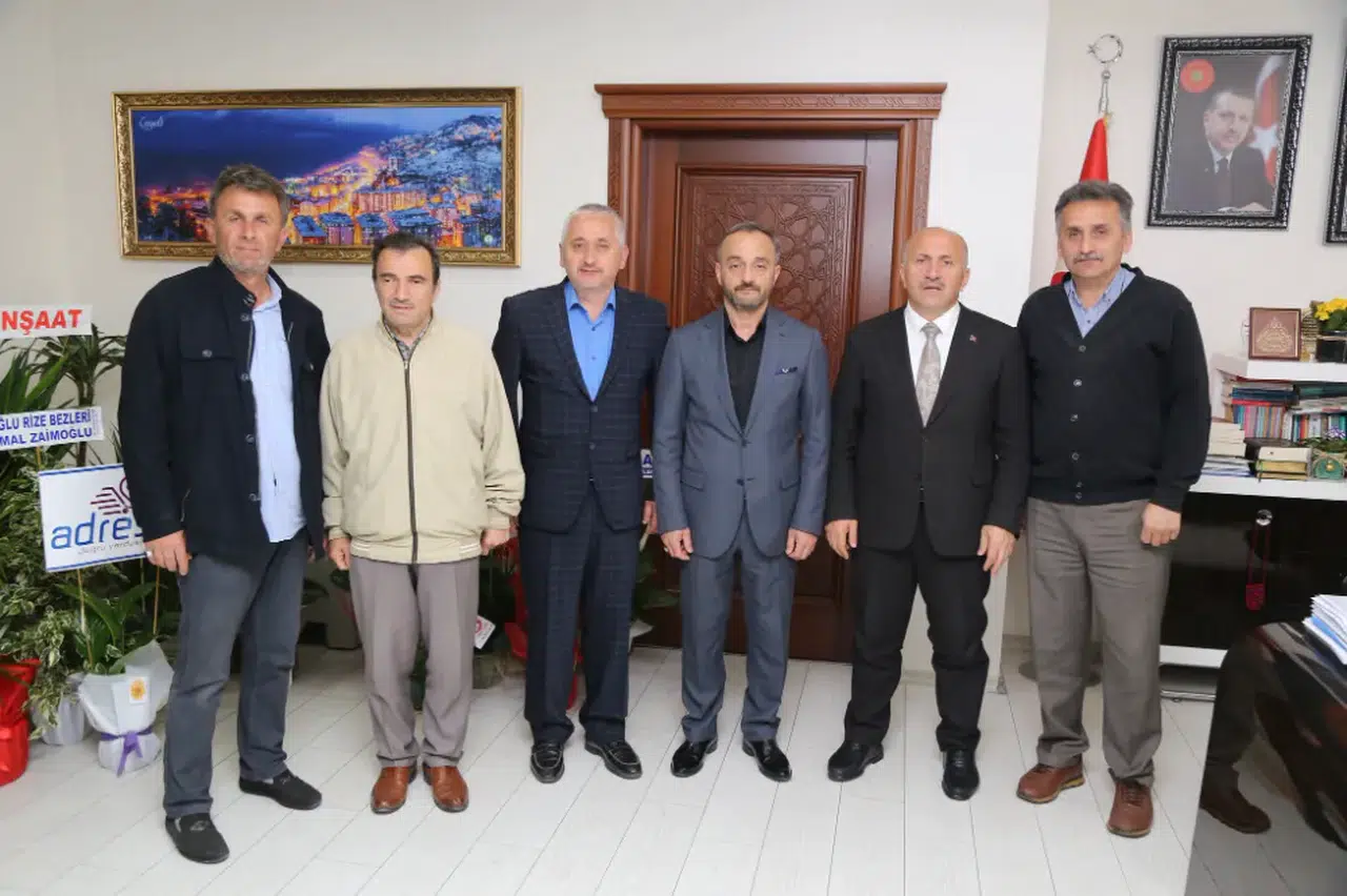 Başkan Çiftçi ziyaretçilerini kabul ediyor