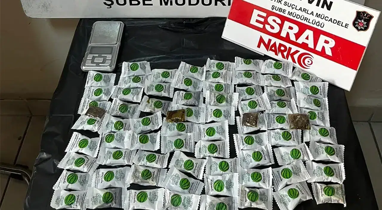 Artvin'e kargoyla gönderilen şeker kutusunda uyuşturucu ele geçirildi