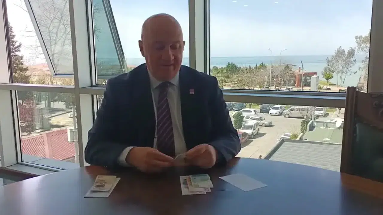 CHP'Lİ UĞUR BAYRAKTUTAN, SINIR KAPISINDA TÜRK LİRASININ ERİMESİNE TEPKİ GÖSTERDİ