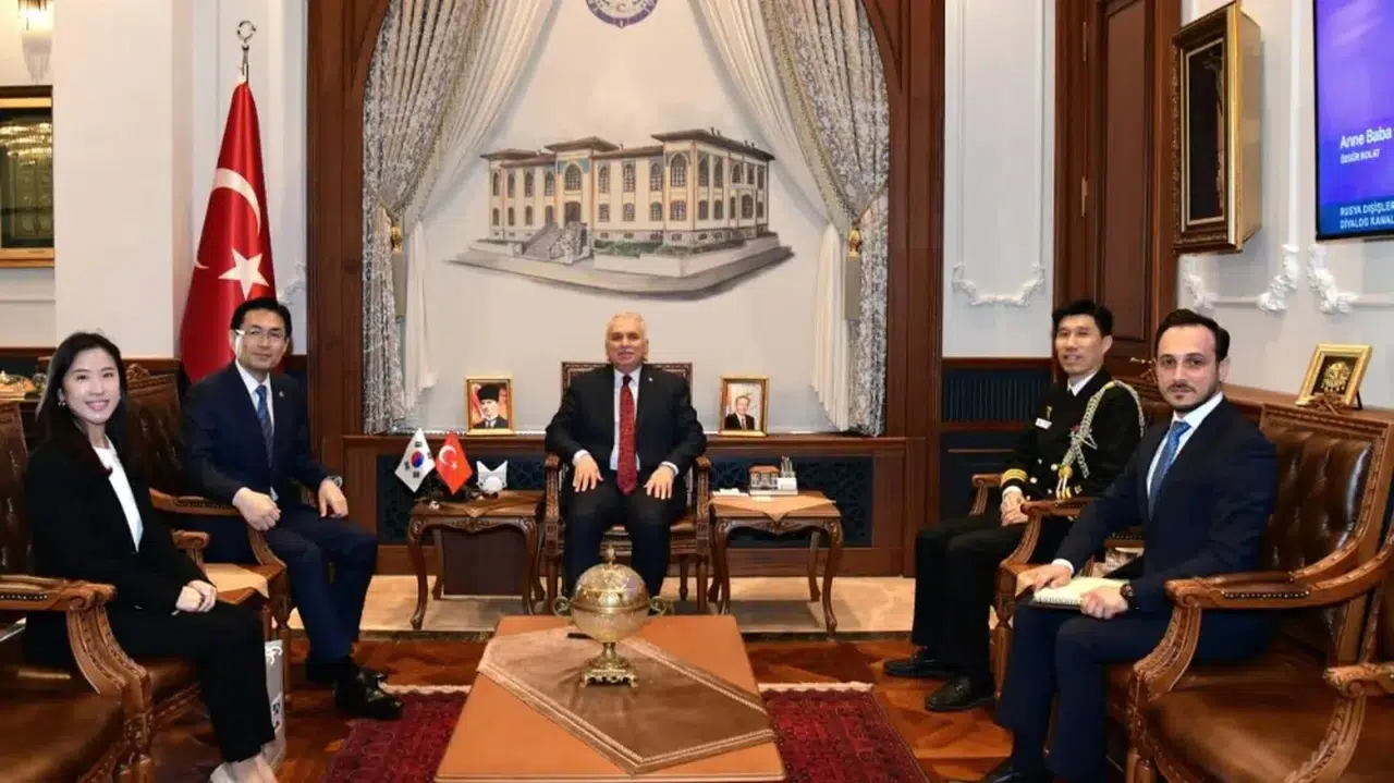 Kore Cumhuriyeti Büyükelçisi Yeondoo Jeong, Trabzon Valiliği'ni ziyaret etti