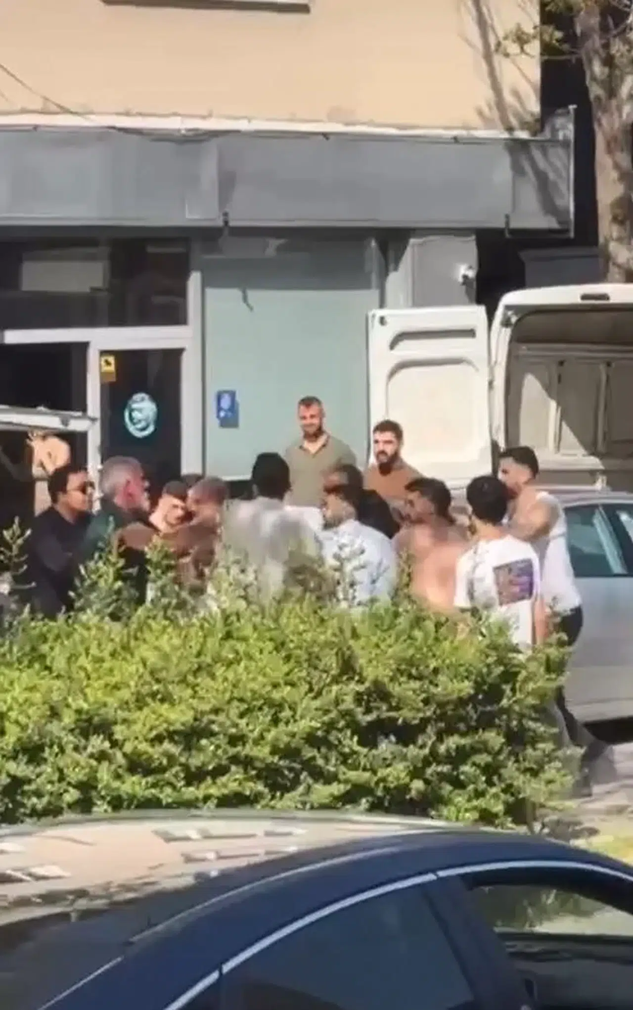 Bursa'da Kargo alma meselesi Kanlı bitti: 1 Kişi Yaralandı