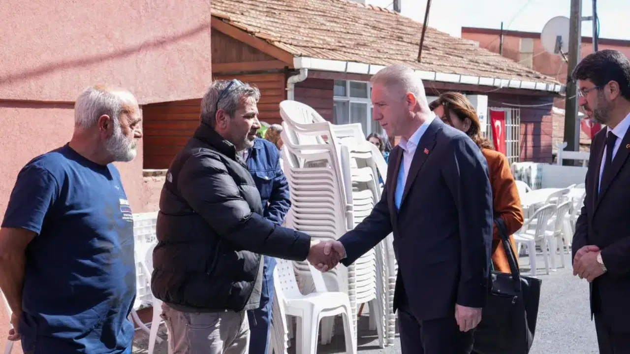 İstanbul Valisi Gül'den Beşiktaş'taki yangında ölenlerin ailelerine taziye ziyareti