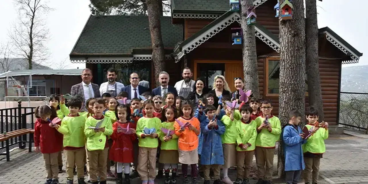 Trabzon'da öğrenciler ahşap atölyesinde oyuncak üretiyor