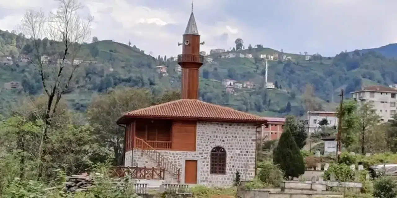 Rize'de tarihi Tulun Camisi ibadete açıldı!