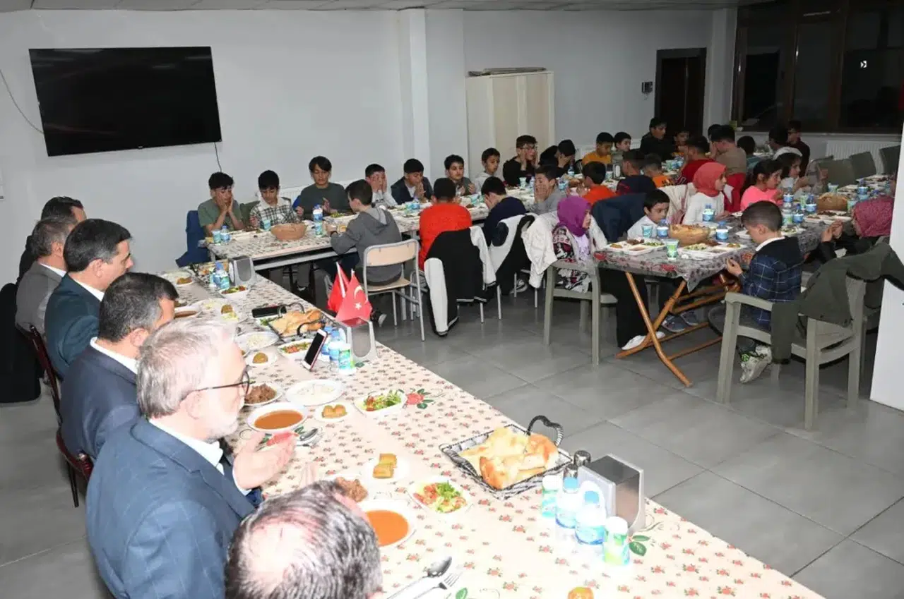 Erzurum Valisi Mustafa Çiftçi, Tortum'da Ramazan Coşkusunu Çocuklarla Paylaştı