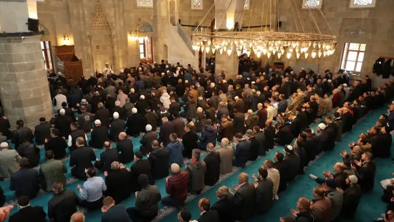 Erzurum'da Türk Polis Teşkilatının kuruluş yıl dönümünde şehitler için mevlit okutuldu