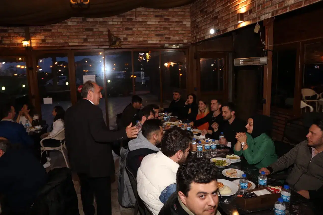 Arhavi'de Başkan Ataselim ve Ak Parti İlçe Teşkilatı İftar Programında Buluştu: Birlik ve Dayanışma Vurgusu