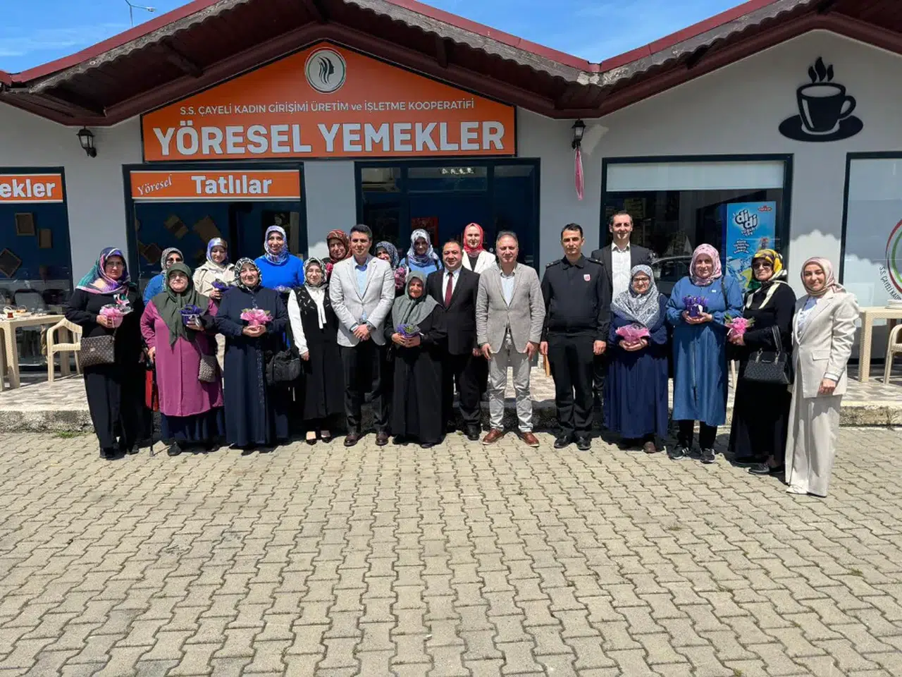 Çayeli Kaymakamlığı'ndan şehir annelerine "Anneler Günü" etkinliği