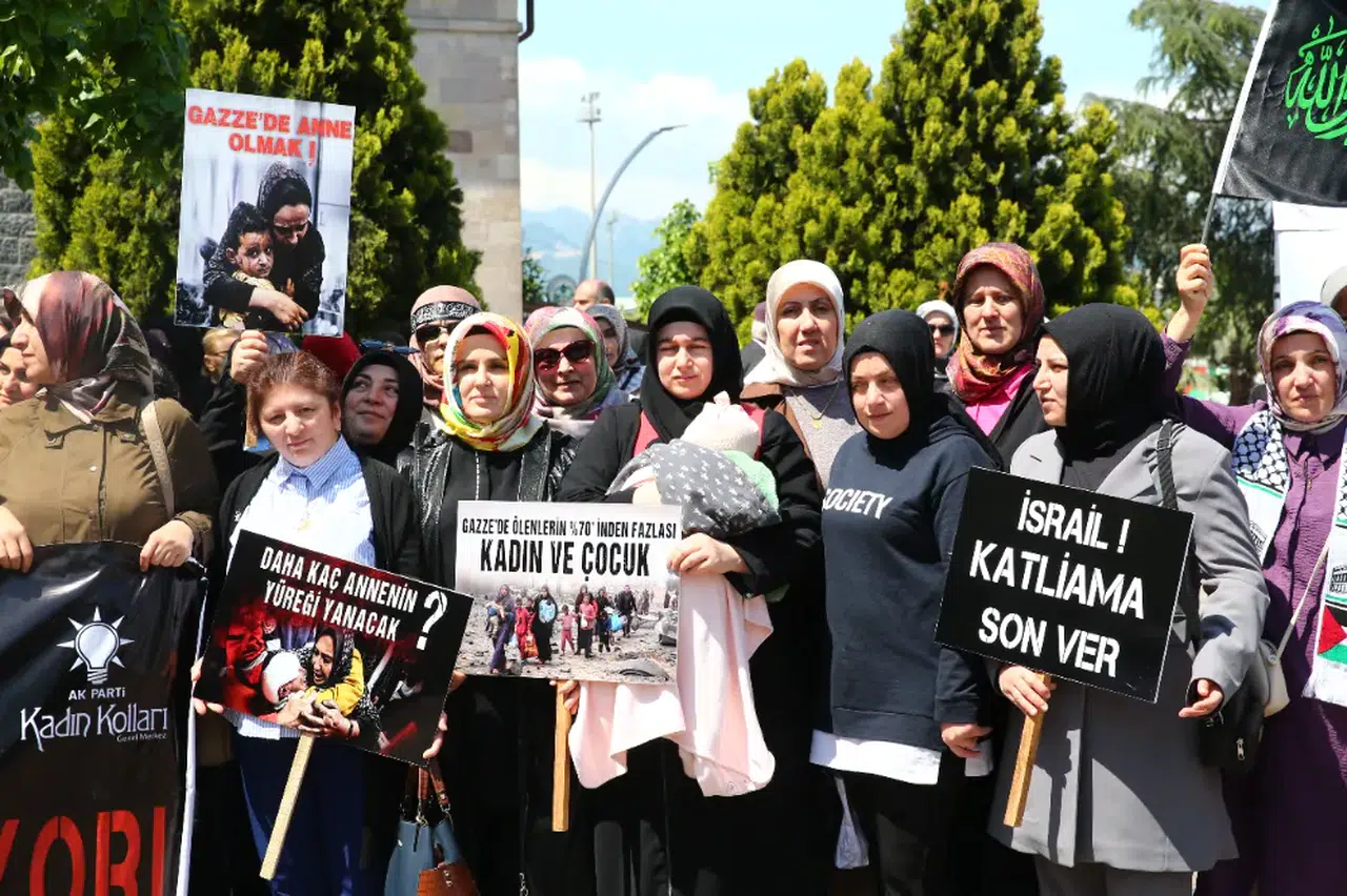 Rize'de AK Parti'li kadınlar Gazzeli anneler için toplandı