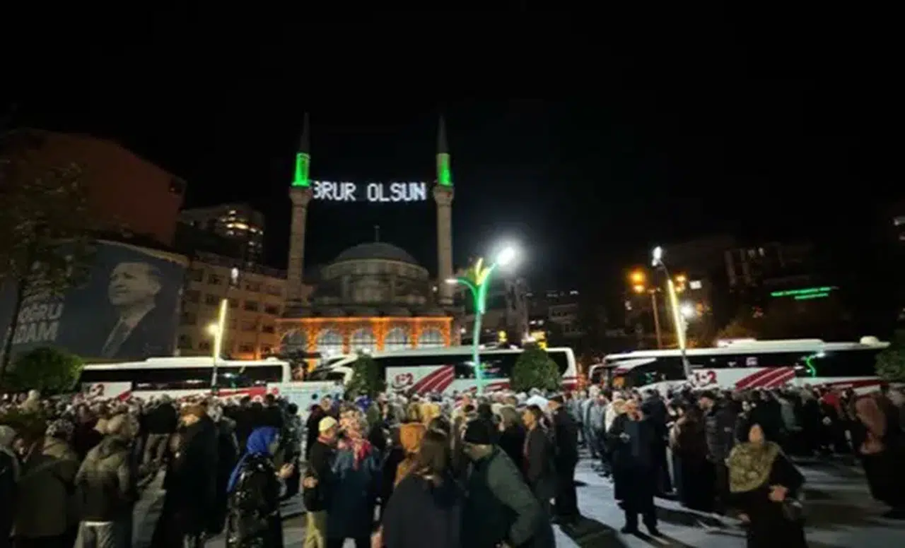 Rize'de 240 kişilik hac kafilesi kutsal topraklara uğurlandı