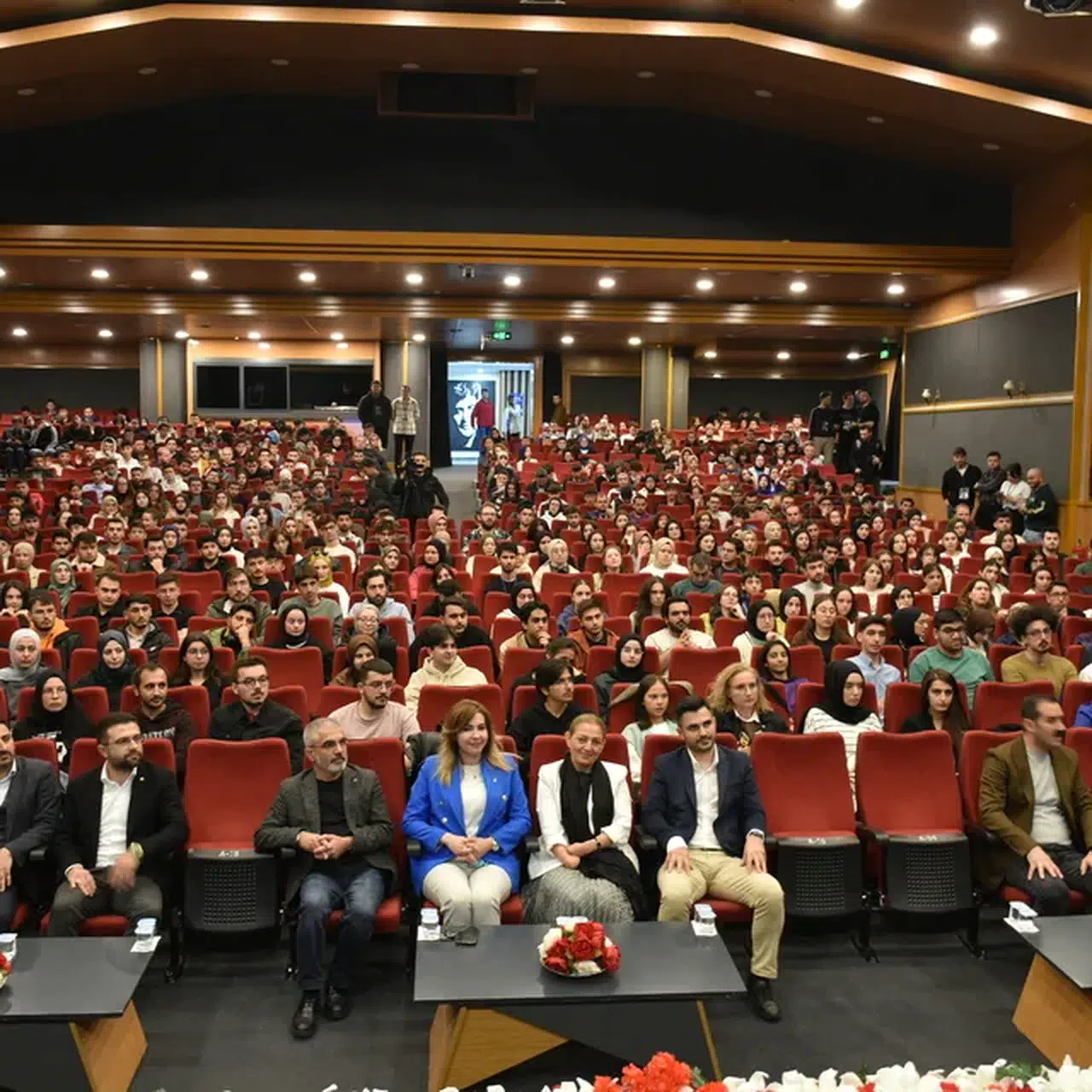 Erzurum'da üniversitelilere "Türkiye'nin Büyük Dil Modeli T3 AI" projesi anlatıldı