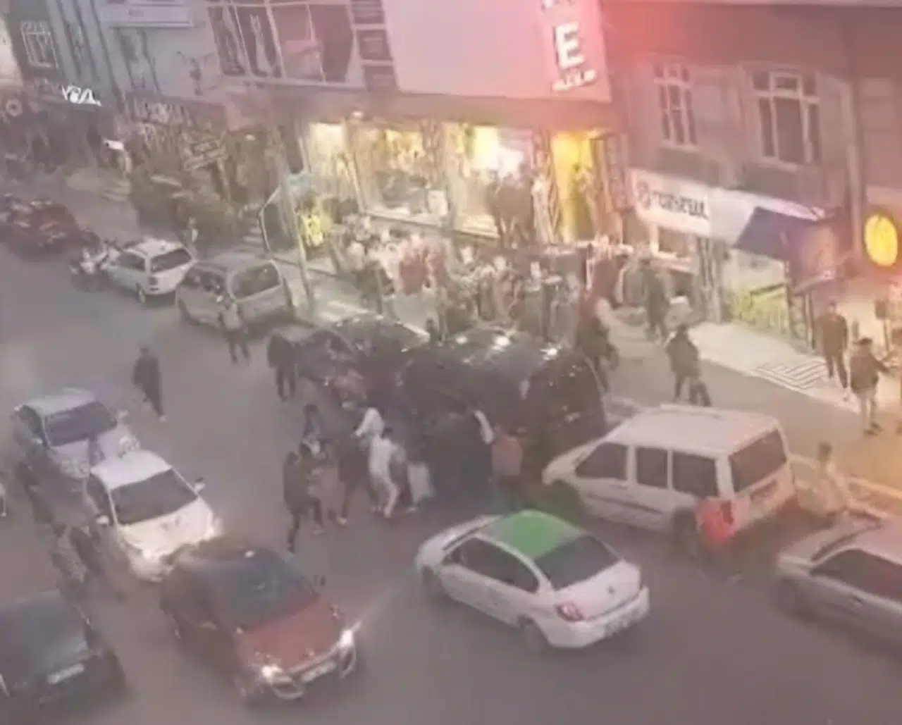 İstanbul - Esenyurt'ta 'Yan baktın' kavgası: 1 yaralı(Ek fotoğraf ve görüntüyle)