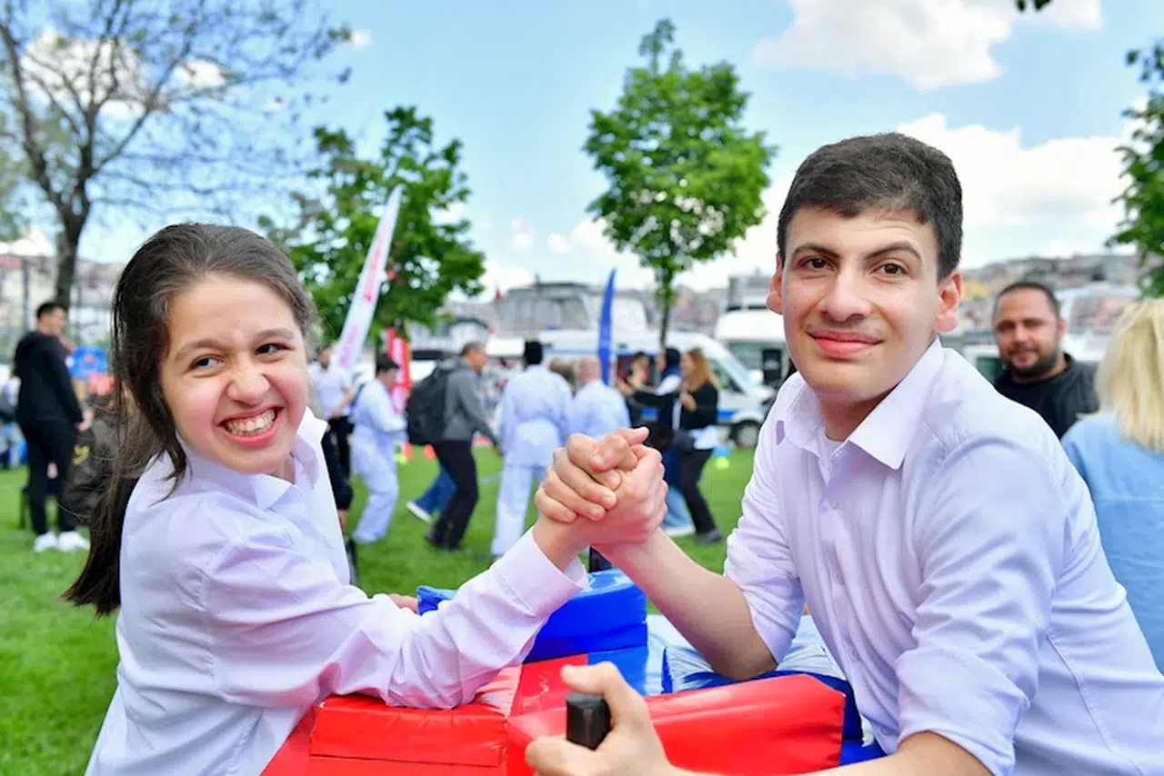 Geleneksel Engelliler Spor ve Eğlence Şenliği'nin 6'ncısı Haliç'te yapıldı