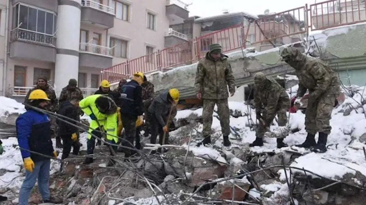 Malatya'da 78 kişiye mezar olan Hakimbey Apartmanı davasında 3'üncü duruşma görüldü