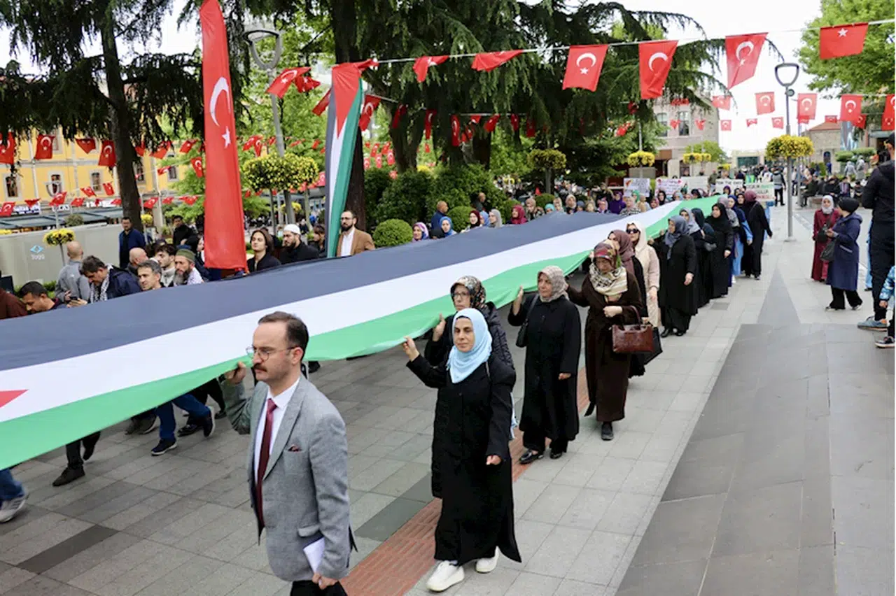 Trabzon'da Filistin'e destek için yürüyüş ve oturma eylemi yapıldı