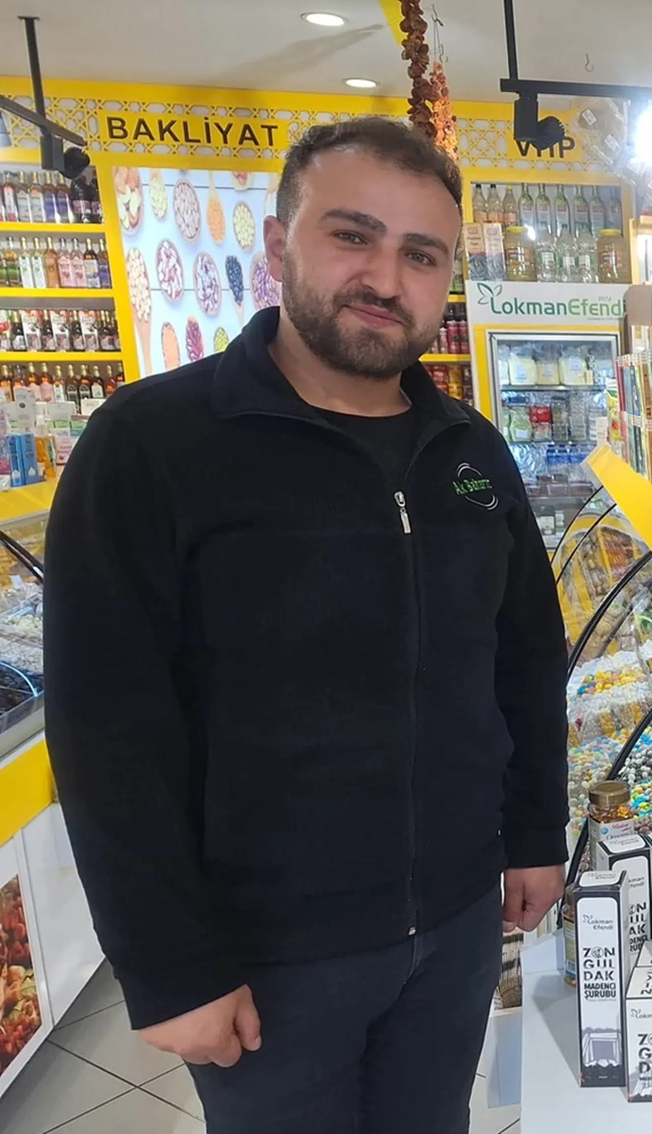 Zonguldak'ta aktarın önünde düşürülen altının sahibine sosyal medyadan ulaşıldı