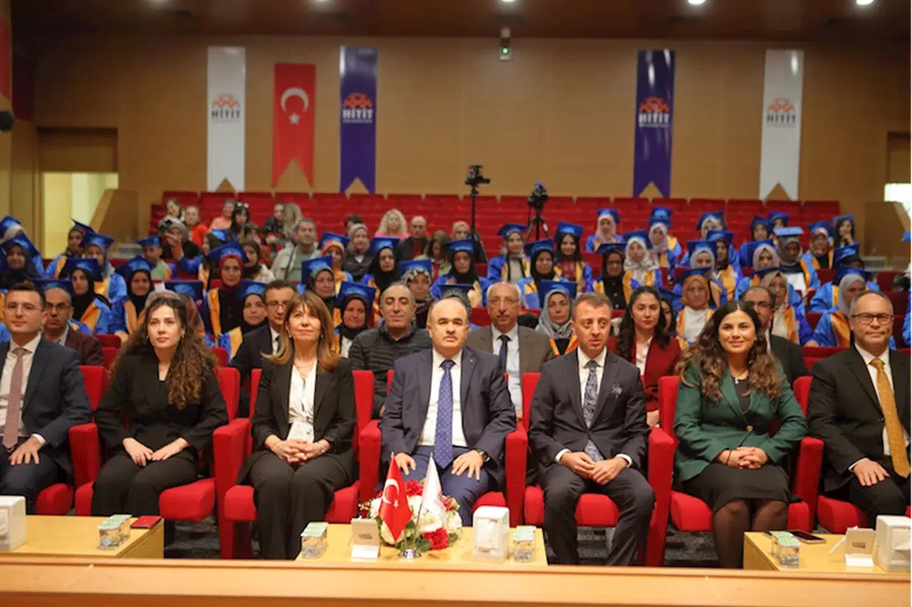 Çorum'da 4. dönem "Anne Üniversitesi"nden 65 kadın mezun oldu