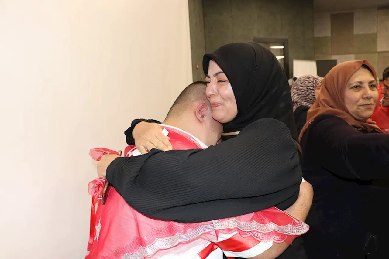 Kayseri'de 160 engelliye temsili asker kınası