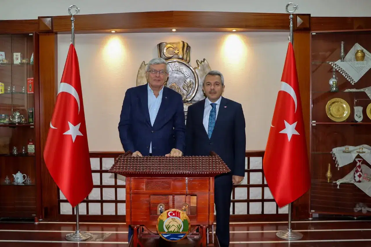 Eski Adalet Bakanı Kenan İpek Vali Baydaş'ı ziyaret etti