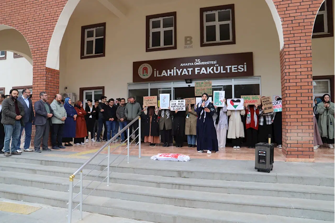 Amasya'da üniversite öğrencilerinden İsrail'in Gazze'ye yönelik saldırılarına tepki