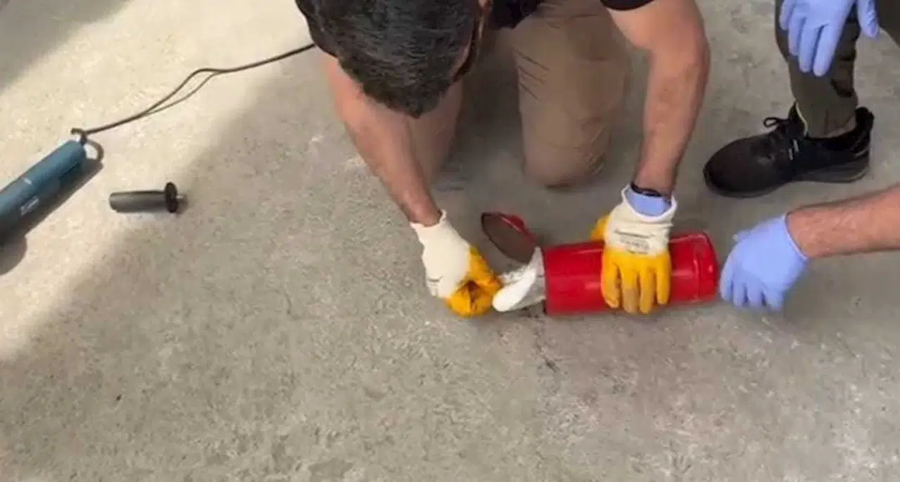 Yangın tüpünün içine gizlenmiş uyuşturucuyu 'İka' buldu; 2 gözaltı