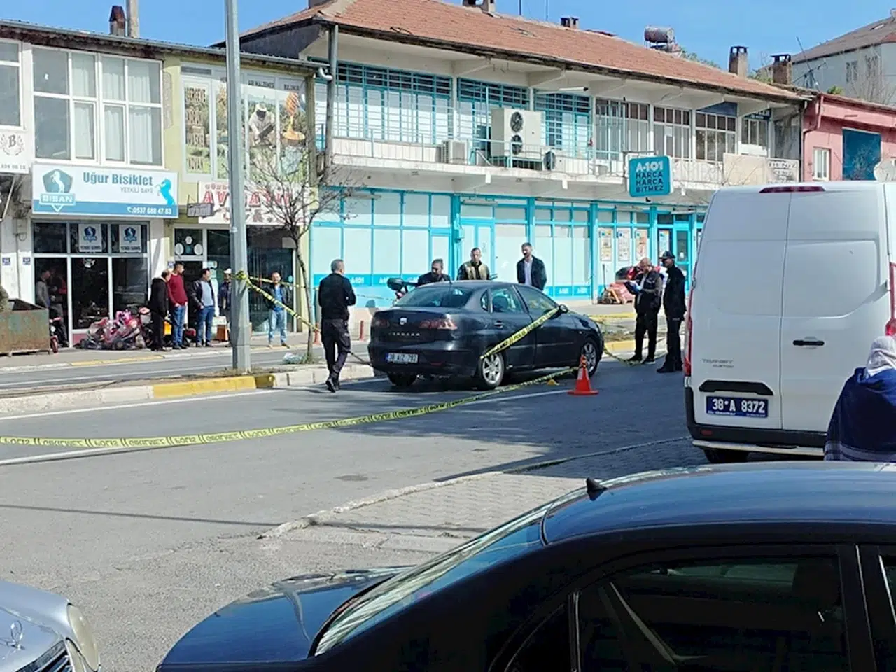 Eski eşi ile babasını pompalı tüfekle yaraladı