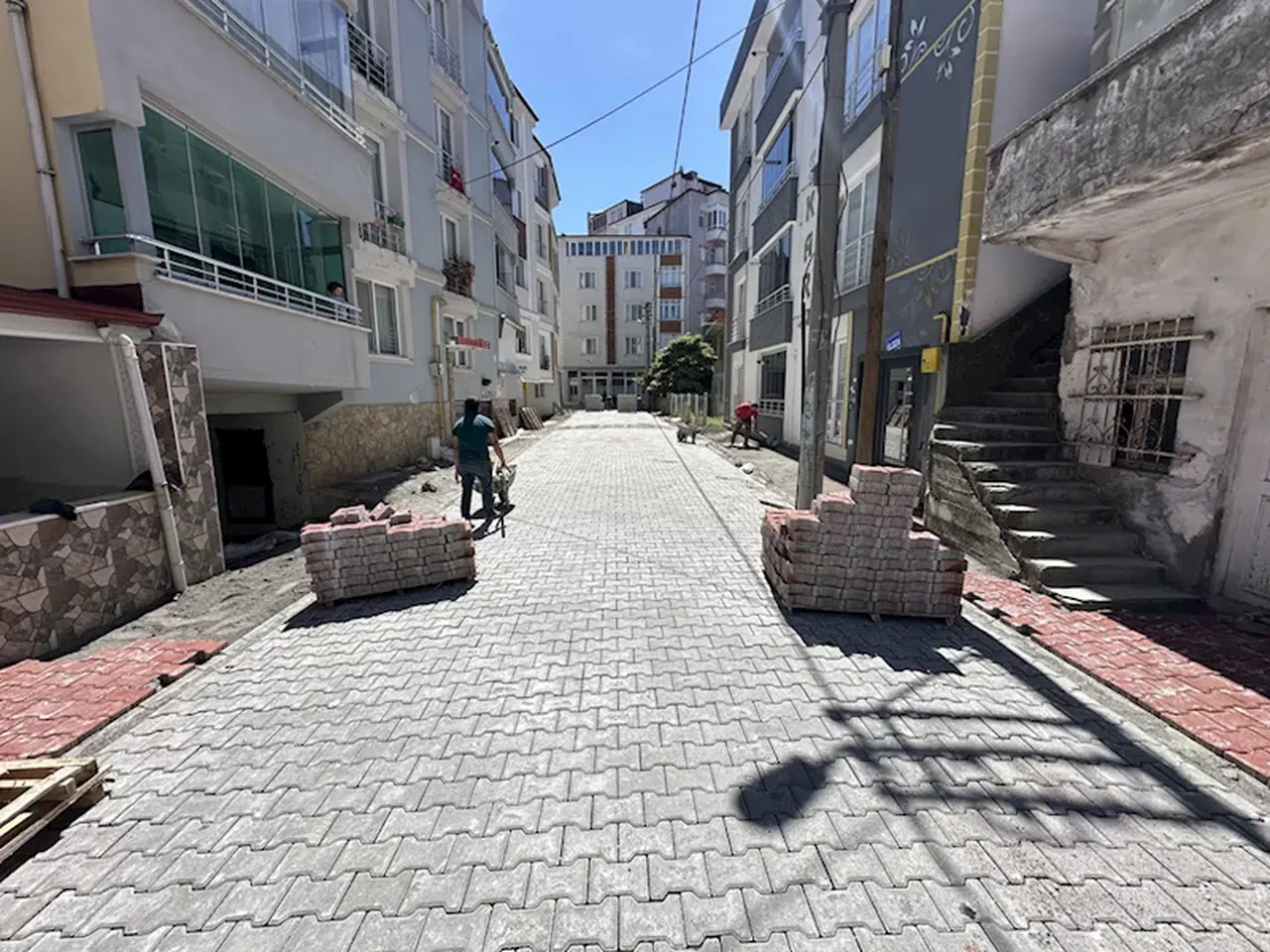 Bafra'da mahallelerde yol yapım çalışmaları sürüyor