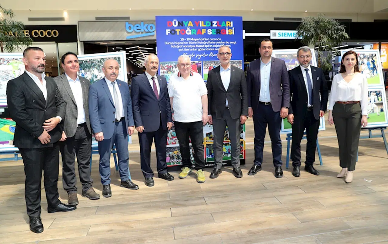 'Dünya Futbolunun Yıldızları Fotoğraf Sergisi' açıldı